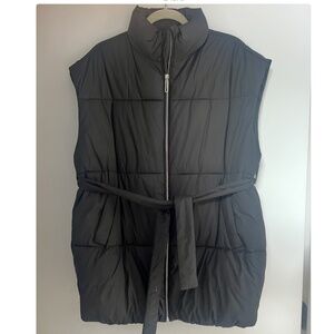 NWT oversized black puffer vest with belt